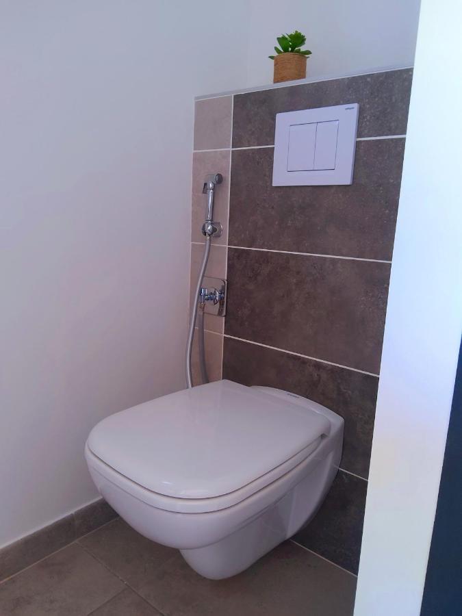 Romytt Suite Saint-Quentin-la-Poterie Esterno foto