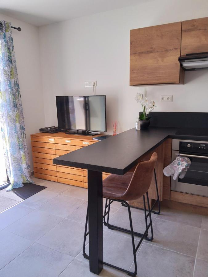 Romytt Suite Saint-Quentin-la-Poterie Esterno foto